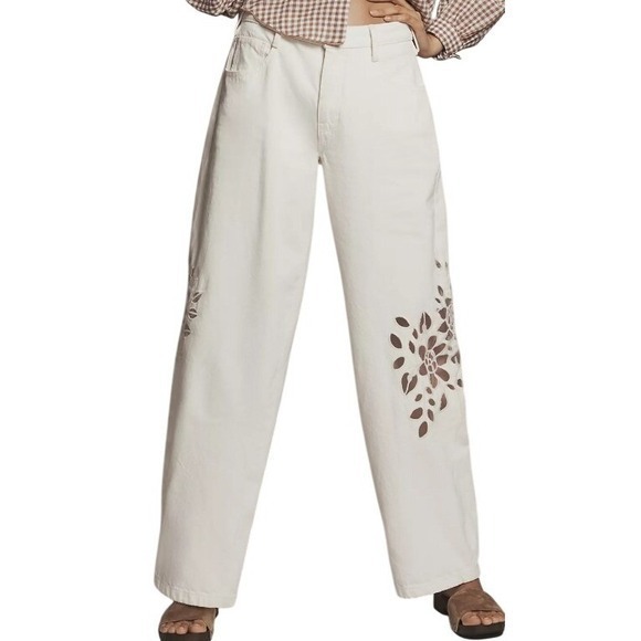 Anthropologie Denim - Anthropologie Pilcro Womens 30 Mid Rise Relaxed Tapered Jeans Floral Lasercut